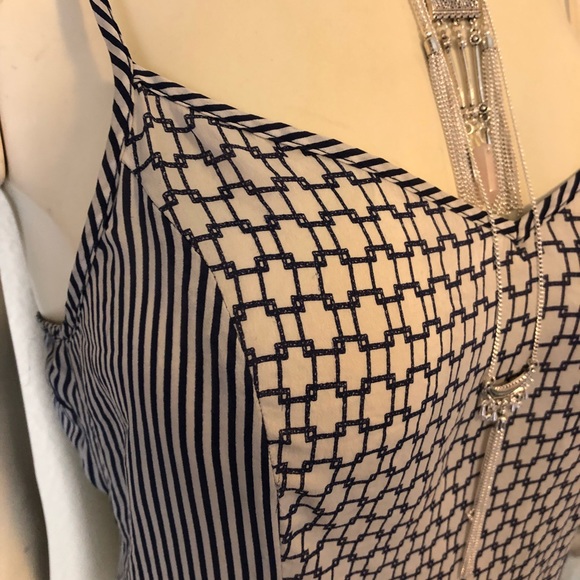 Bebe 100% silk tank top. Print - Picture 3 of 4